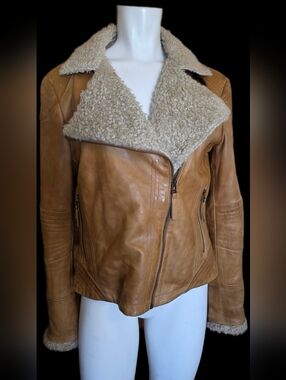 Danier Women's Size Medium Genuine Leather Jacket